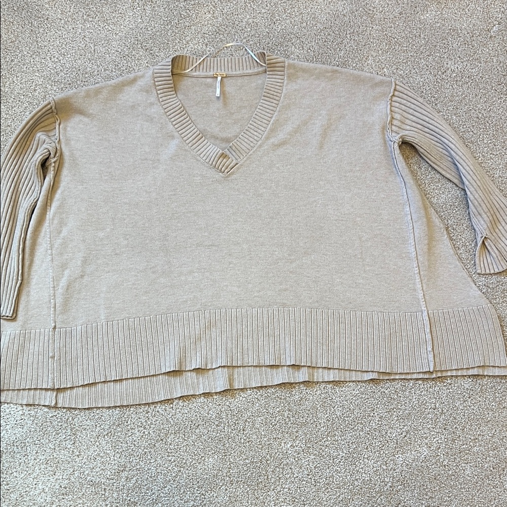 Free People Tan Mauve V-Neck Oversized Sweater Ribbed Sleeves Size Small